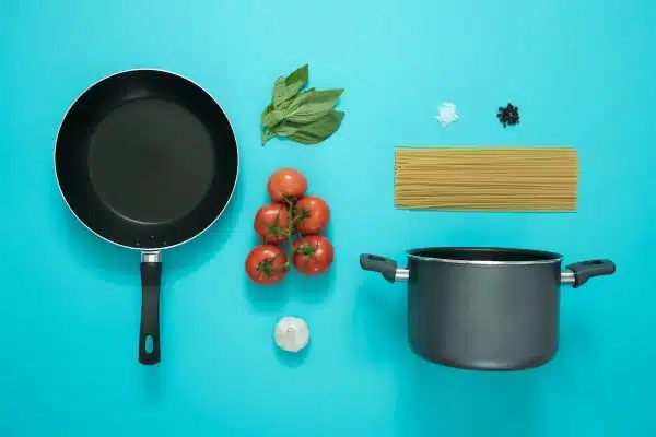 Les types de poêles et casseroles adaptés aux différents aliments pour une cuisson optimale