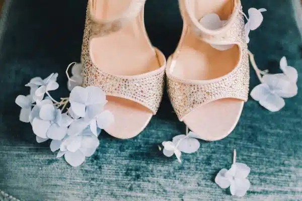 Les chaussures légères indispensables pour l’été : confort et style garantis !