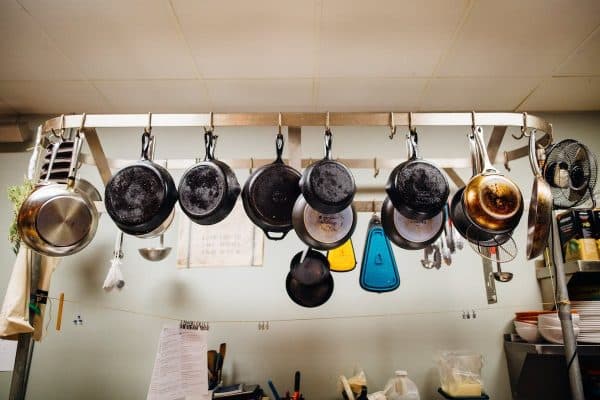 Comparaison des matières des casseroles : avantages et inconvénients décryptés
