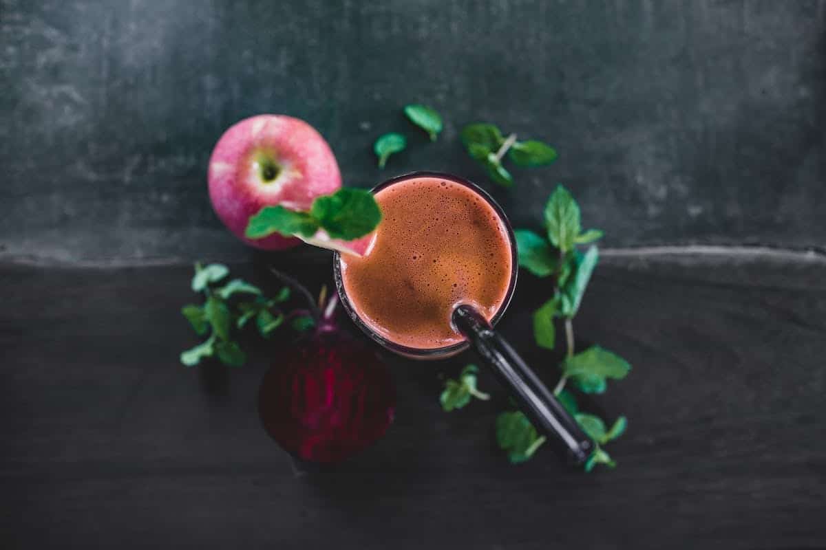 Les meilleures recettes de smoothies détox pour accompagner votre programme de perte de poids