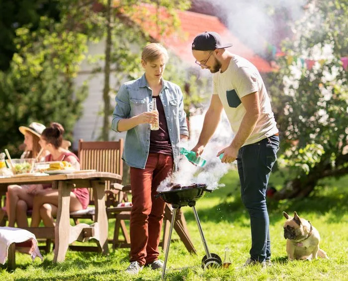 Réinventer l’art du barbecue grâce aux braseros lors de réceptions gastronomiques en plein air