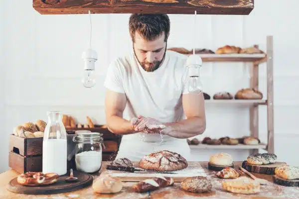 Maîtrise de la pâtisserie : techniques, matériel de précision et apprentissage